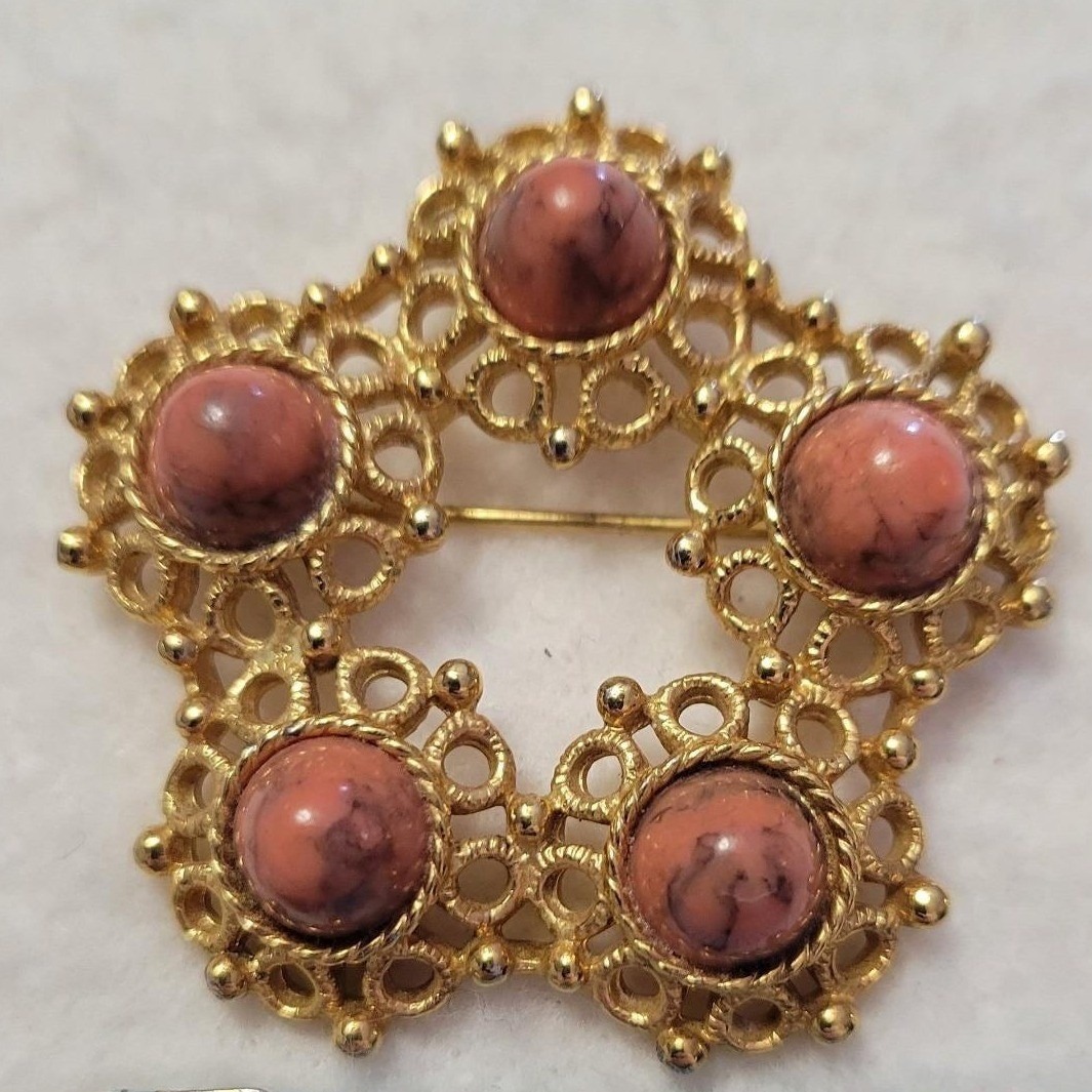 Vintage Sarah Coventry Signed 1970s Valencia Gold Tone Filigree Cabochon Brooch